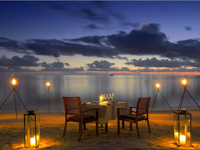 Baros dining beach